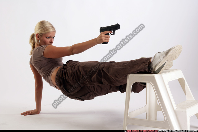 13.002 immagini, foto stock, oggetti 3D e immagini vettoriali Female gun  action | Shutterstock