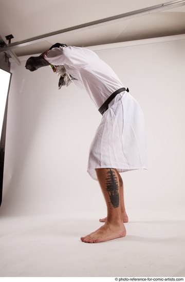 Man Adult Average White Fighting with knife Standing poses Casual