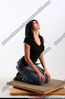 2010 01 SILVIA KNEELING POSE1 01