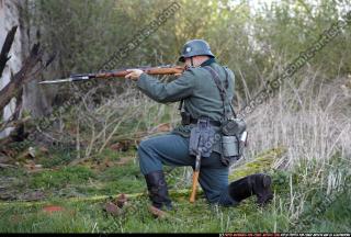 ww2-infantry-kneeling-rifle