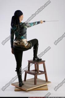 Fianna_Pirate-pointing-sword