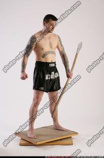 DAREON-HOLDING-SPEAR