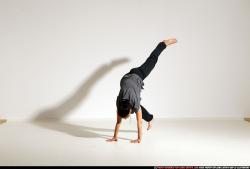 smax-angelica-dance-small-handstand