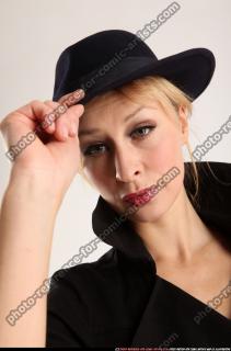 2015 02 RACHEL HAT POSE1 10