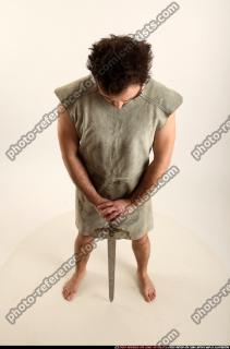 2016 03 WOLFF MEDIEVAL SWORD POSE1 GUARDING 00 A