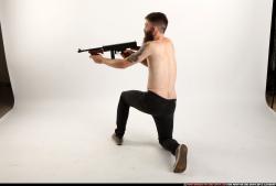 oscar-kneeling-tommygun-shooting
