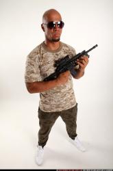 Ron-smg-m4a1-guarding-pose